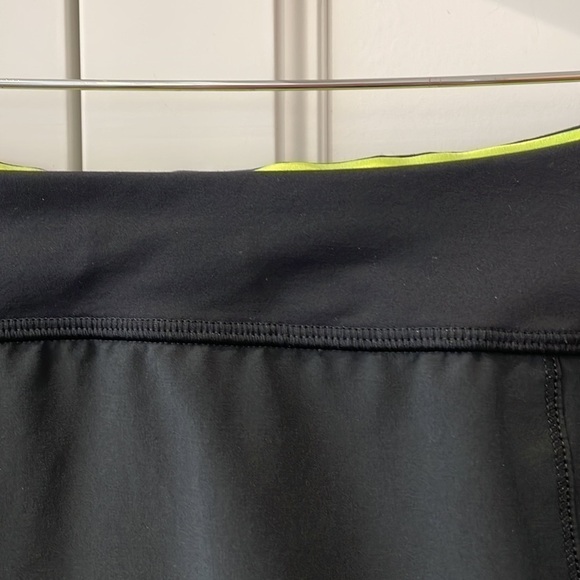 Lululemon Black Ruffled Skirt—Great Fabric & Style—Great Condition!! Size 8 - Picture 3 of 8